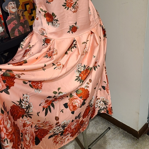 Dolly & Dotty Retro Plus Size Pink & Red Roses Swing Dress NWT - Picture 3 of 7